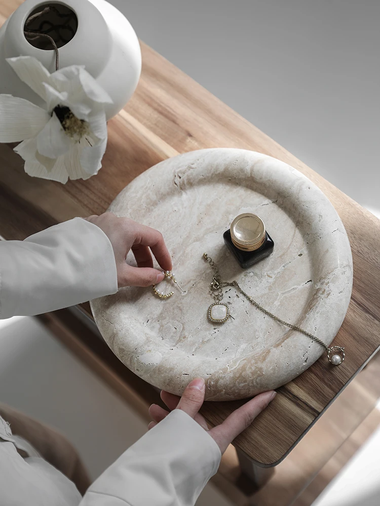 Home Bathroom Trends - Modny beżowy podstawnik z trawertynu do